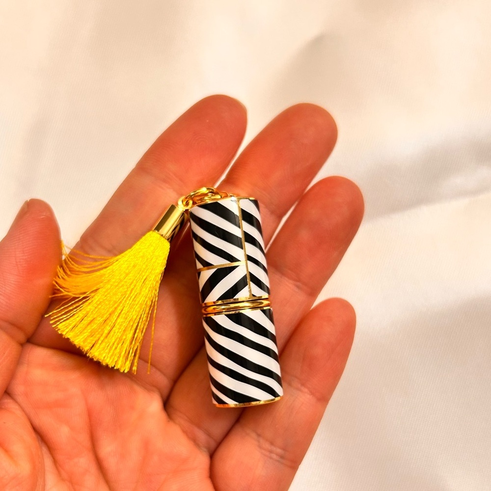 Carolina Herrera mini lipstick with tassels - Picture 3 of 13